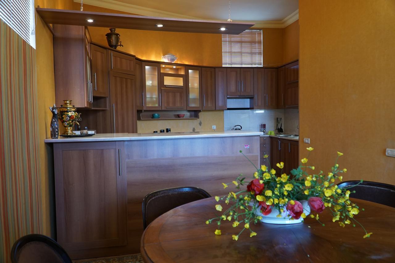 4Bd Appartaments With Cozy Garden Tbilisi Exterior photo